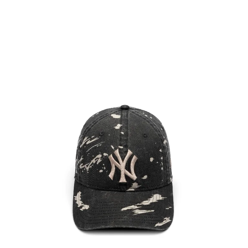 Aesthetic Hat-9TWENTY NEW YORK YANKEES DRIPPING ADJUSTABLE CAP